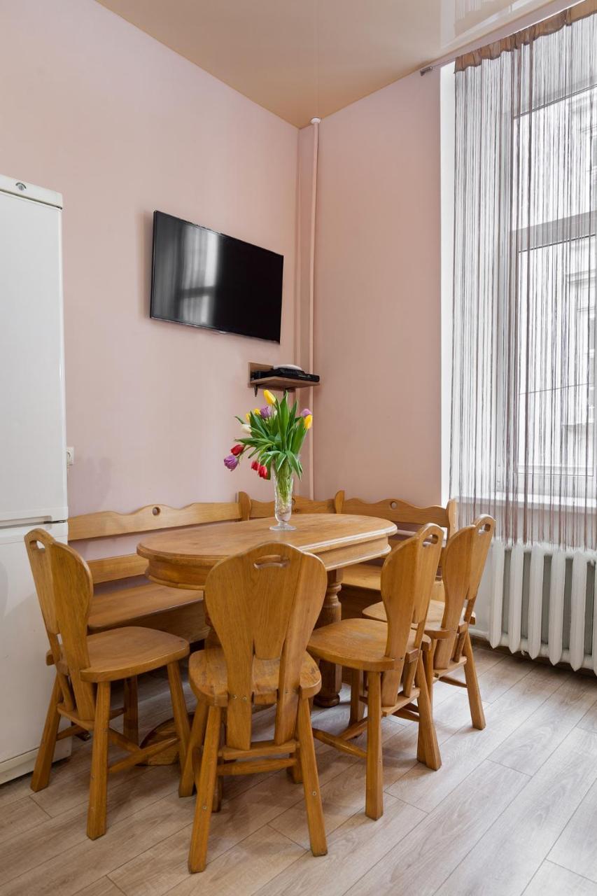 Friends House On Square Rynok Lviv Exterior foto